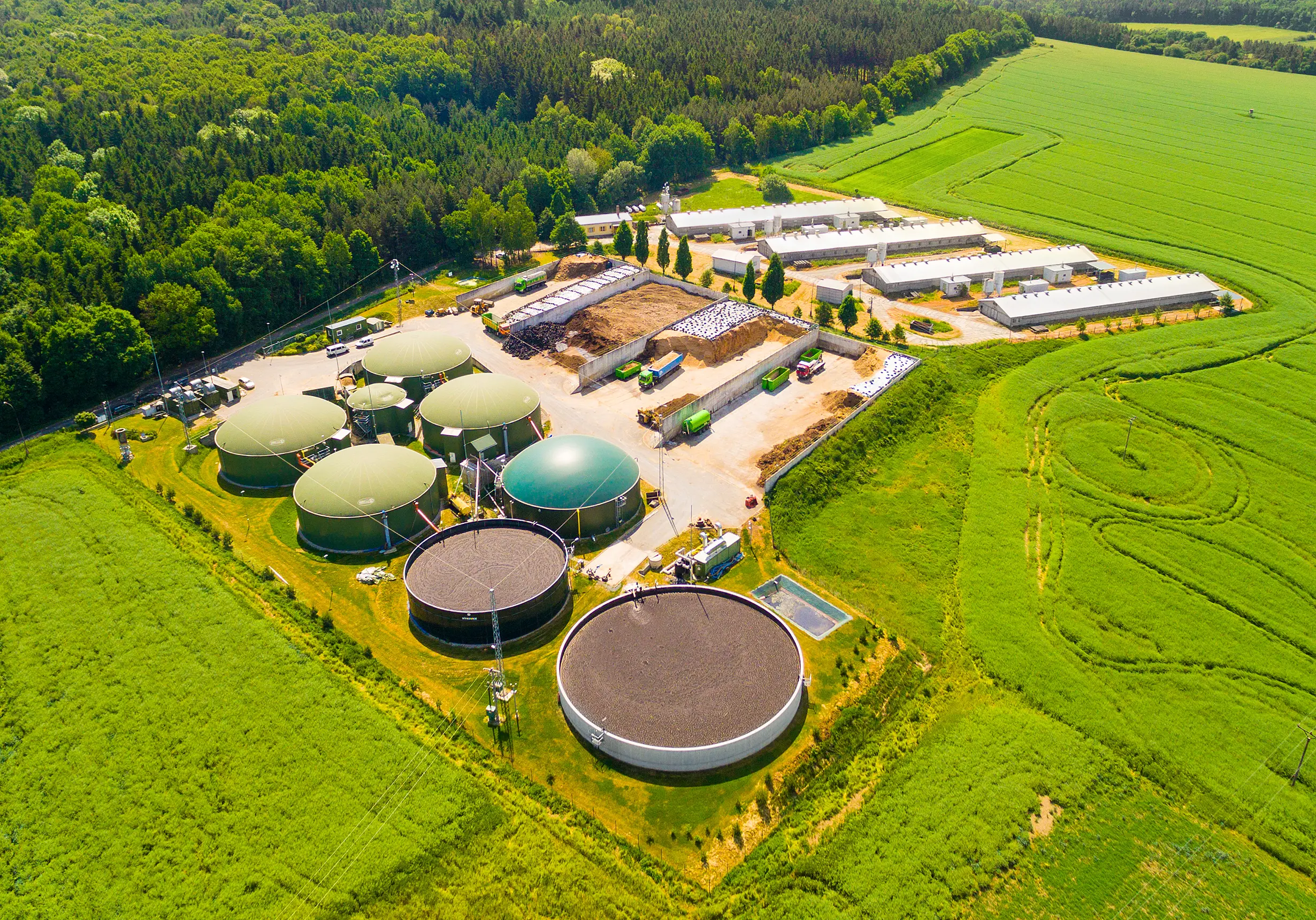 Waste and wastewater facility equipped with PROTEGO® devices in a green field setting