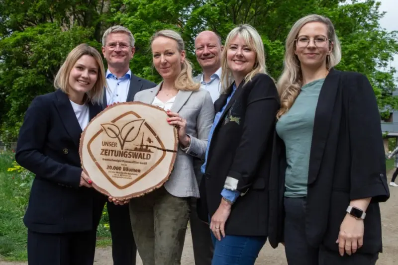 PROTEGO® soutient l'initiative « Newspaper Forest » en plantant 20 000 arbres, ce qui permet de reboiser environ 5 hectares dans le Harz en collaboration avec les Forêts domaniales de Basse-Saxe et de séquestrer environ 40 tonnes de CO₂ par an.